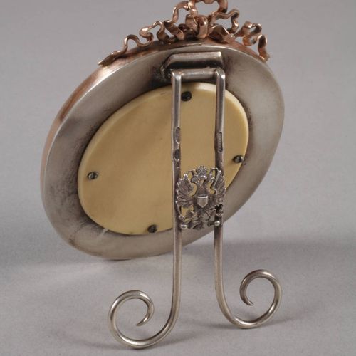 Null 
Cadre miniature dans le style de Peter Carl Fabergé
2ème moitié du 20ème s&hellip;