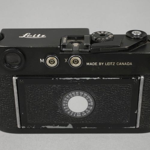 徕卡相机 M4 P型，20世纪下半叶，标有加拿大Leitz制造，序列号1589542，加上Leica Winder M，编号14402，两者都装在皮革包裹的发黑&hellip;