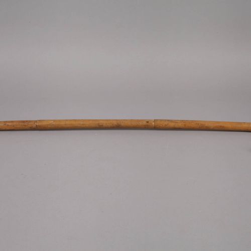 Null 
Walking stick silver
cane made of bamboo with round hook handle, its tip w&hellip;
