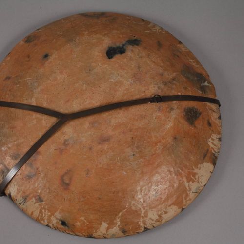 Null 
柏柏尔人的碗
摩洛哥，20世纪上半叶，典型的图案陶瓷碗，都有裂纹，长40和42.5厘米。