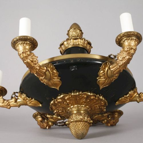 Null 
Plafonnier de style Empire
vers 1900, bronze et laiton en partie noirci, b&hellip;