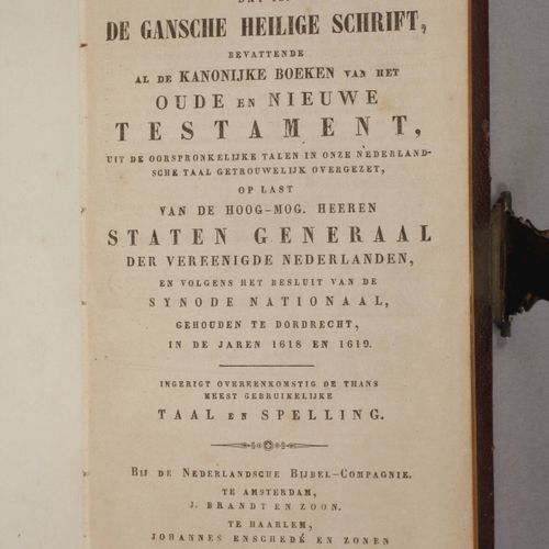 Null 
Quatre bibles néerlandaises
toutes début 19e siècle, format cl. 8°, tranch&hellip;