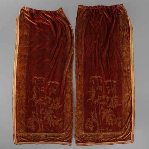 Null 
Pair of velvet curtains Art Nouveau
around 1900, long burgundy velvet curt&hellip;