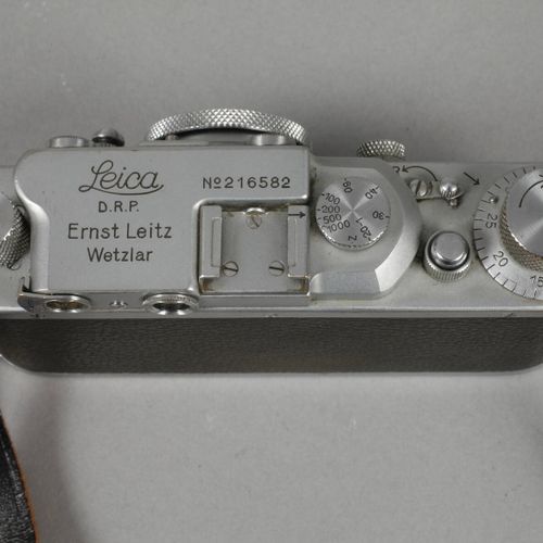 Null 
Camera Leica
Mid 20th century, marked Ernst Leitz Wetzlar No 216582, leath&hellip;