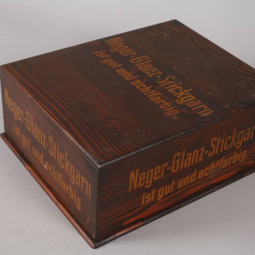 Null 
Armario publicitario
Años 30, corpus rectangular largo de madera de conífe&hellip;