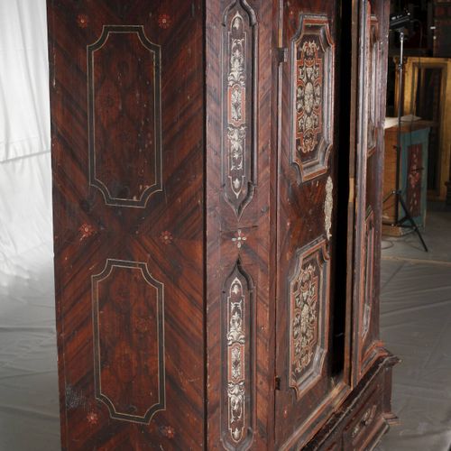 Null 
Grande armoire paysanne
probablement l'Autriche, vers 1750, en bois de con&hellip;