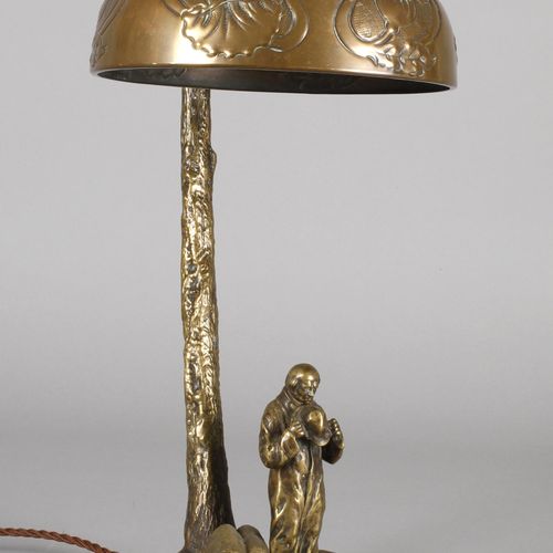 Null 
Lampe de table figurative
vers 1900, non commercialisée, bronze coulé en p&hellip;