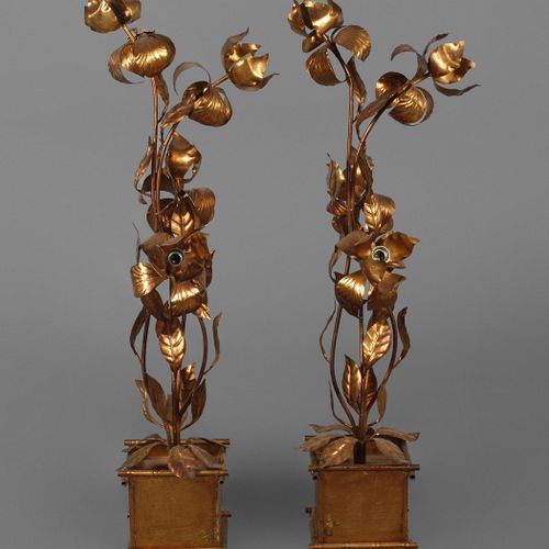 Null 
Paire de lampadaires 
2ème moitié du 20ème siècle, fer forgé bronzé or, ch&hellip;