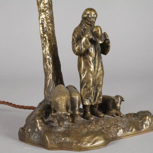 Null 
Lampe de table figurative
vers 1900, non commercialisée, bronze coulé en p&hellip;