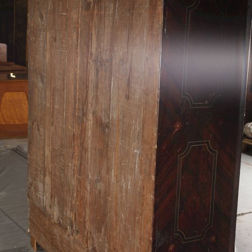 Null 
Grande armoire paysanne
probablement l'Autriche, vers 1750, en bois de con&hellip;