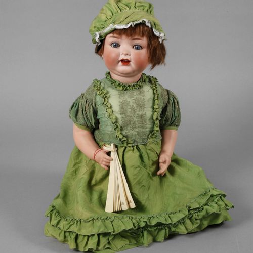 Null 
Ernst Heubach Grande poupée de tête en porcelaine avec éventail
Fillette d&hellip;