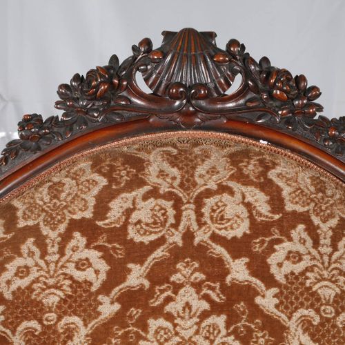 Null 
Suite Louis Philippe
c. 1860, nogal macizo, compuesto por mesa de comedor,&hellip;