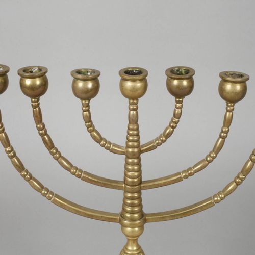 Null 
candelabro Judaica menorah
1890 circa, bronzo fuso, avvitato in più parti,&hellip;