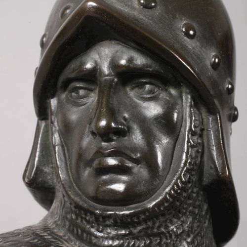 Null 
海因里希-瓦德雷，骑士
约1900年，基座上有 "Waderé "的签名，青铜色的深色斑纹，描绘了一个穿着盔甲的骑士的战斗姿势，他的右手拿着剑，另一&hellip;