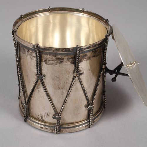 Null 
Caja con tapa de plata como tambor
Marca de la ciudad de Oporto (después d&hellip;