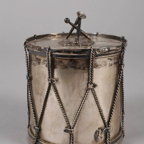 Null 
Silver lidded box as a drum
stamped city mark Porto (after 1938) with fine&hellip;