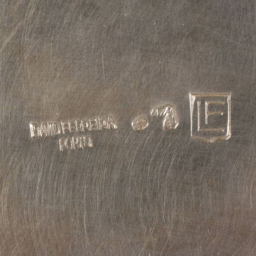 Null 
银色盖子的盒子作为鼓
盖有波尔图市标记（1938年后），细度为833，制造商标记大卫-费雷拉-波尔图以及纹章中的进一步标记LF，盒子是葡萄牙用于节日&hellip;
