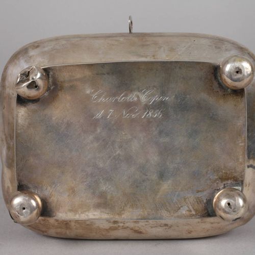 Null 
银制比德梅尔糖碗
19世纪中叶，印有 "12 Loth : Silber"，未知的主标记K & P在一个正方形中，底部刻有 "Charlotte C&hellip;