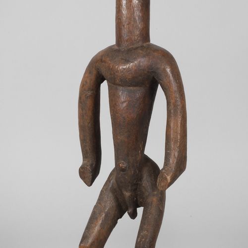 Null 
Figure d'ancêtre mossi
Burkina Faso, 20e s., bois dur sculpté et teinté en&hellip;