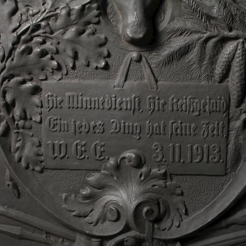 Null 
Jagdliche Wandplatte Gusseisen
datiert 1913, verziert mit Hubertushirsch, &hellip;