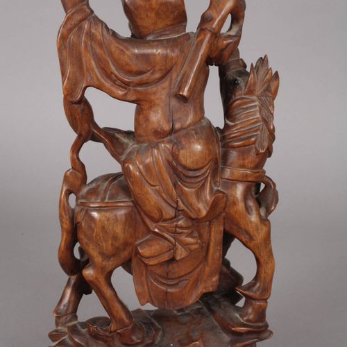 Null 
Sculpture figurative
Début du 20e siècle, non signé, bois tropical sombre,&hellip;