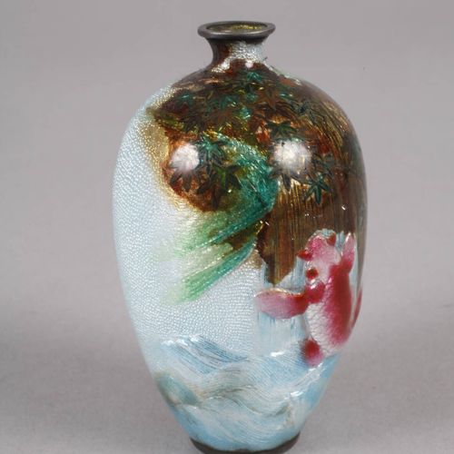 Null 
Piccolo vaso smaltato argento
1900 circa, corpo in miniatura in argento, t&hellip;