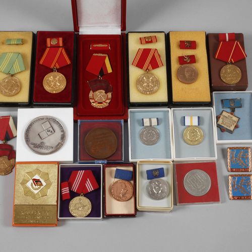Null 
Mixed lot GDR medals
19 pieces, among them Banner of Labor 2nd class; meda&hellip;