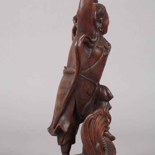 Null 
Sculpture figurative
Début du 20e siècle, non signé, bois de racine foncé,&hellip;