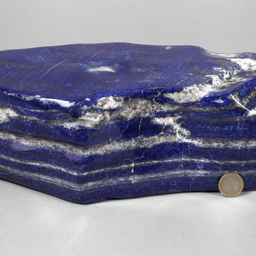 Null 
Lapislázuli
gran bloque de lapislázuli pulido de color azul intenso, con i&hellip;