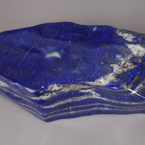 Null 
Lapislazuli
großer polierter Lapislazuliblock von intensiv blauer Farbe, m&hellip;