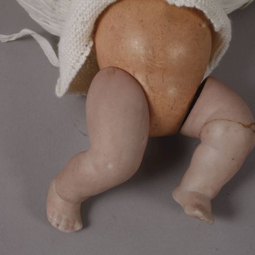 Null 
Trois petites poupées de caractère
Début du 20e siècle, Bébé en robe de ba&hellip;