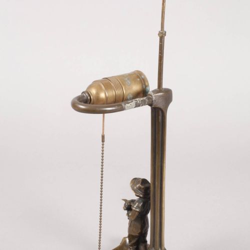 Null 
Lampenfuß "Hans im Glück"
um 1900, unsigniert, Bronze hell patiniert, figü&hellip;
