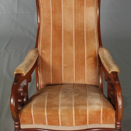 Null 
比德梅尔摇椅
约1850年，实心桃花心木，符合人体工程学的弧形框架，有软垫扶手，浅棕色的天鹅绒封面已更新，木材有老化和使用的痕迹，尺寸95 x 60&hellip;