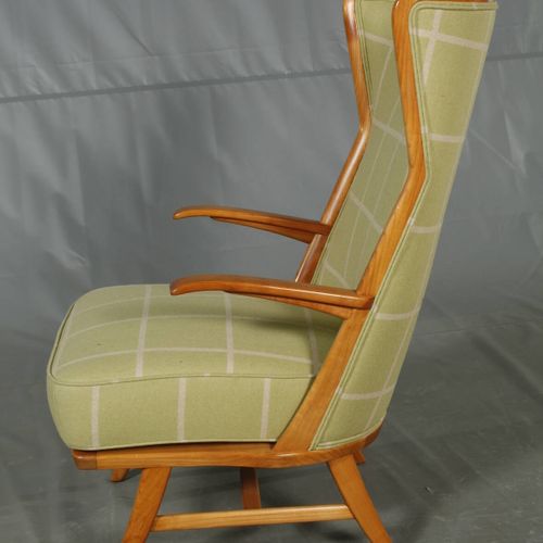 Null 
Poltrona alta
Italia, anni '50, legno massiccio di ciliegio, comoda sedia &hellip;