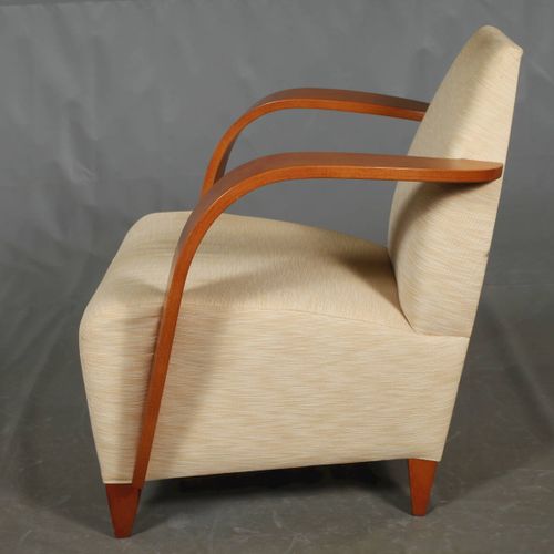 Null 
Sillón
marcado Andreu World SA, España, c. 2000, marco de madera maciza de&hellip;