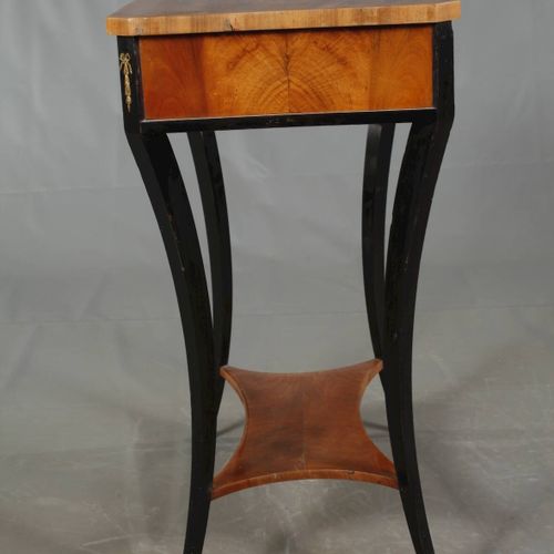 Null 
Biedermeier side table
Walnut burl veneered on coniferous wood, 1st third &hellip;