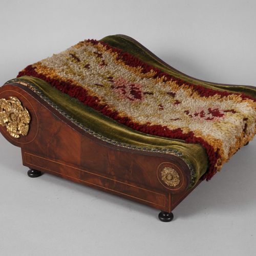 Null 
Biedermeier footstool 
Weimar, around 1830, mahogany veneered on softwood,&hellip;