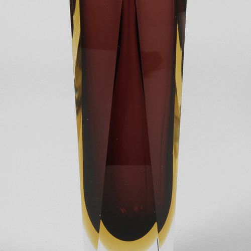 Null 
穆拉诺花瓶 
由Flavio Poli为Seguso Vetri di Arte设计，20世纪50年代，后来修改的形式，固体无色玻璃，平面切割的支架&hellip;