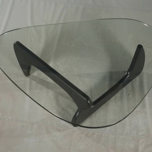 Null 
Noguchi Table IN 50 "咖啡桌
由Isamu Noguchi在1944年为Herman Miller设计，可能由Vitra制造，约&hellip;