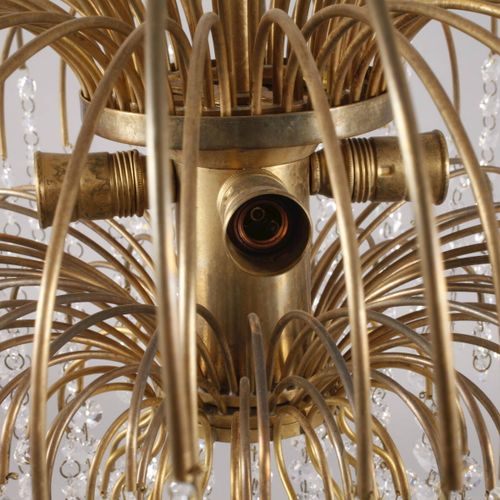 Null 
吸顶灯设计
意大利，20世纪70年代，黄铜，模型由无数精致的弧形辐条装饰，呈棕榈状，这些辐条上悬挂着施华洛世奇水晶，多火焰通电，不是很完整，就年龄而&hellip;