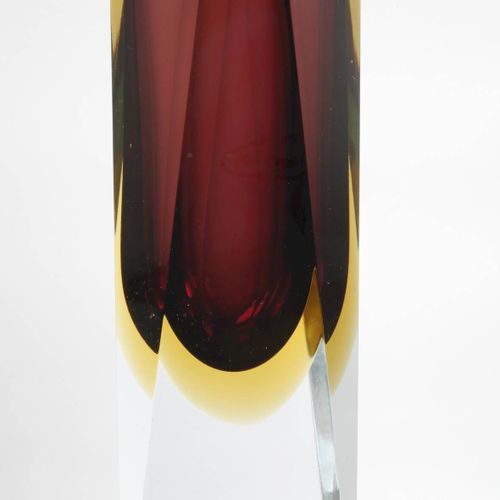 Null 
穆拉诺花瓶 
由Flavio Poli为Seguso Vetri di Arte设计，20世纪50年代，后来修改的形式，固体无色玻璃，平面切割的支架&hellip;