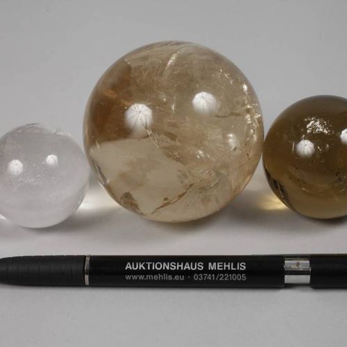 Null Trois boules de quartz
Trouvé au Brésil, deux boules de quartz fumé et une &hellip;