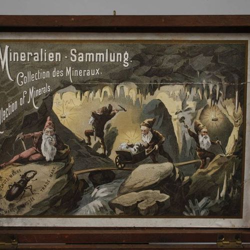 Null Collezione storica di minerali
Scatola di legno con immagine litografata al&hellip;