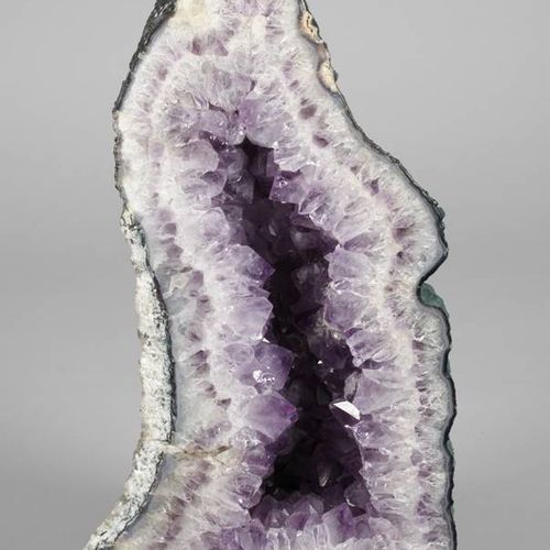 Null Geode di ametista
Trovato in Brasile, bellissimi cristalli di ametista di g&hellip;