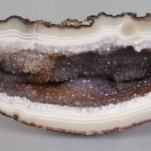Null Geode di agata con ametista
Ritrovato in Brasile, pezzo decorativo con una &hellip;