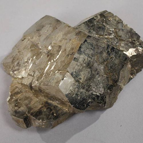 Null Deux marches de pyrite
Lieu de découverte : Pérou, agrégat de cristaux avec&hellip;
