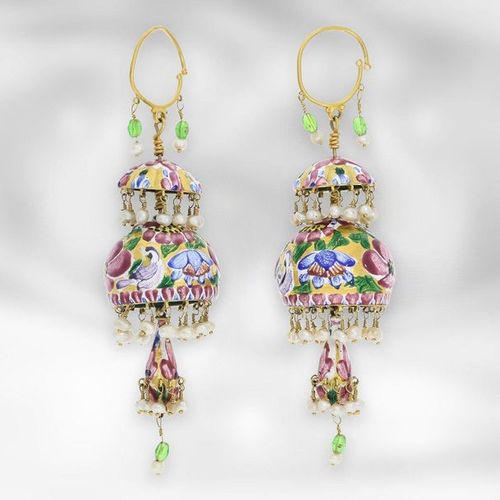 Null Ear jewellery: antique, excellently preserved golden Qajar earrings with en&hellip;