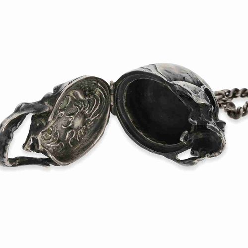 Null Chatelaine/pendant watch: fragment of a Memento Mori pendant watch and 2 Me&hellip;