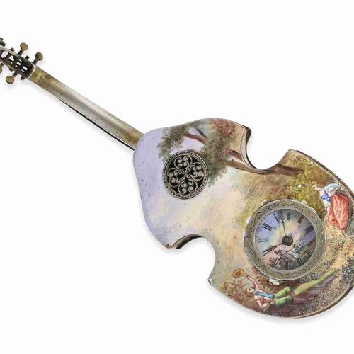 Null 吊坠表/造型表：特别大的，完整的珐琅造型表 "Viola"，带香味容器，可能是1850年左右的维也纳

约。12 × 4厘米，约78克，银质，制作者标&hellip;