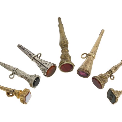 Null 钟表钥匙：大量罕见的边缘钟表钥匙收藏，约1750-1820年，包括稀有品

52件，最小的钥匙17毫米，最大的钥匙58毫米，不同的类型，不同的材料，大&hellip;